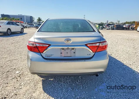 2016 Toyota Camry Le z USA, uszkodzony, nr VIN 4T1BF1FK7GU162969